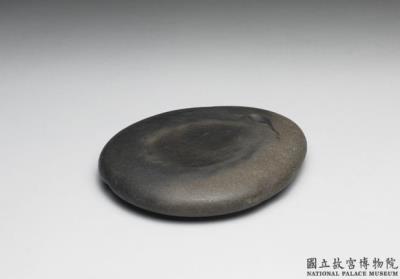 图片[2]-Natural-stone inkstone with depression shaped like tadpole, Yang Mingshi, Ming dynasty (1368-1644)-China Archive